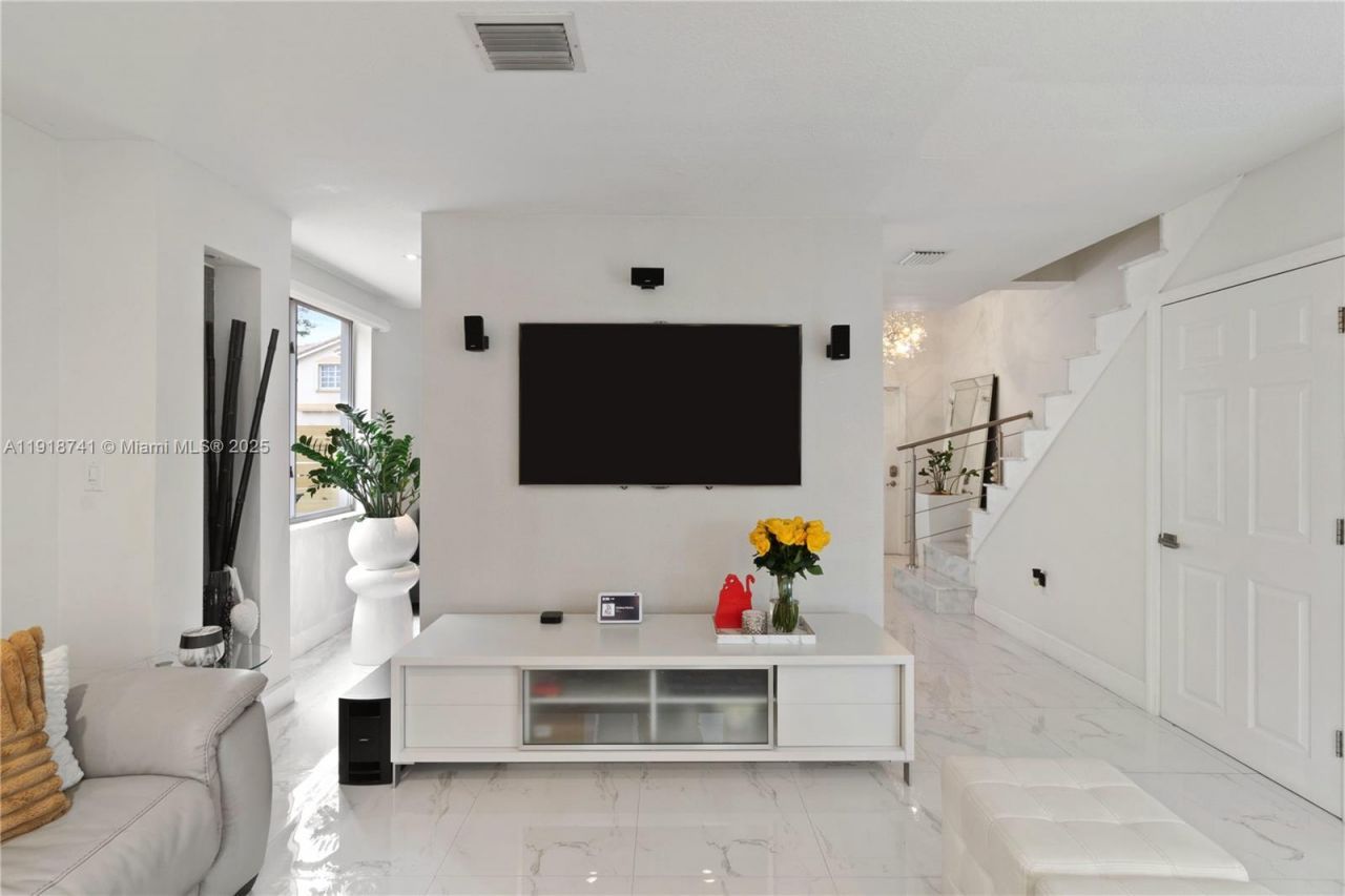 10842 NW 53rd Ln, Doral, FL 33178 Photo