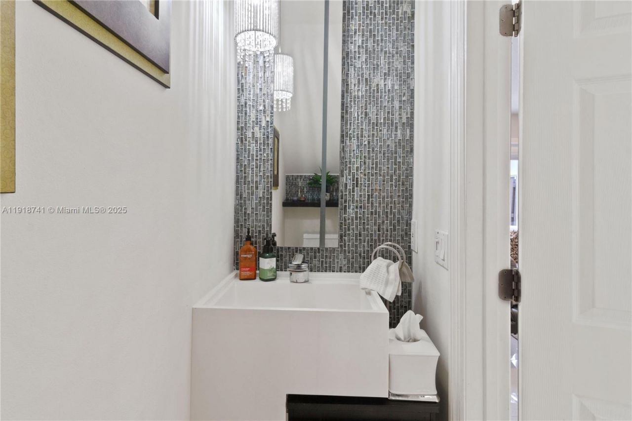 10842 NW 53rd Ln, Doral, FL 33178 Photo