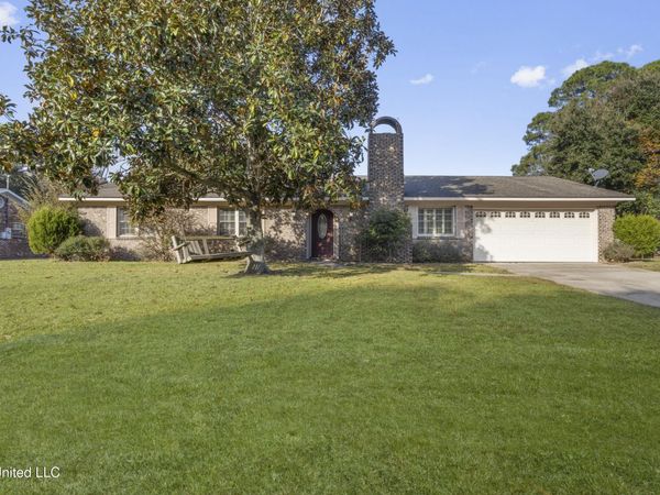 1513 Woodhaven Street, Pascagoula, MS 39581