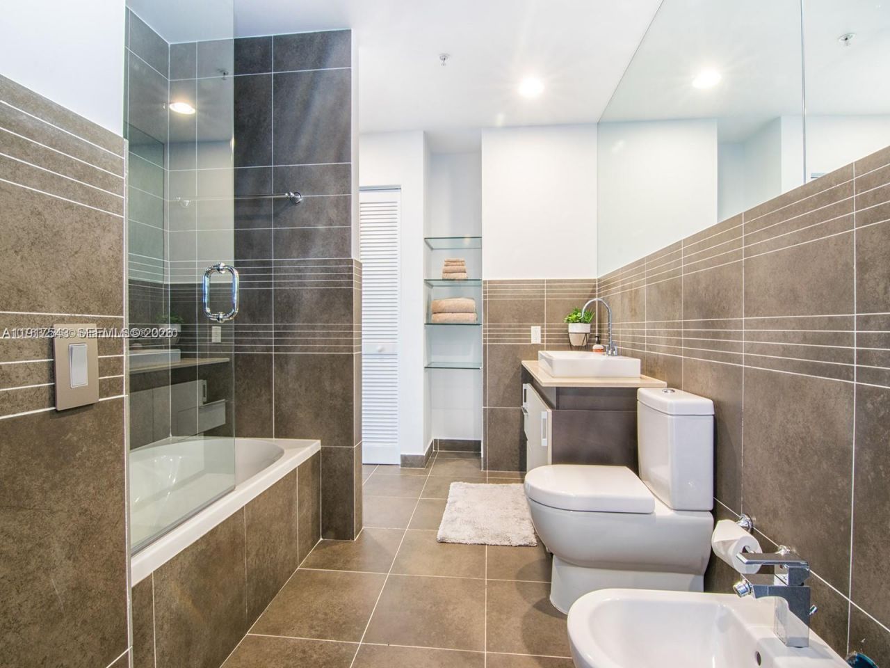 2100 Park Ave, Unit 406, Miami Beach, FL 33139 Photo