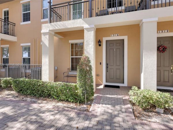 1516 SW 147th Ave, Pembroke Pines, FL 33027
