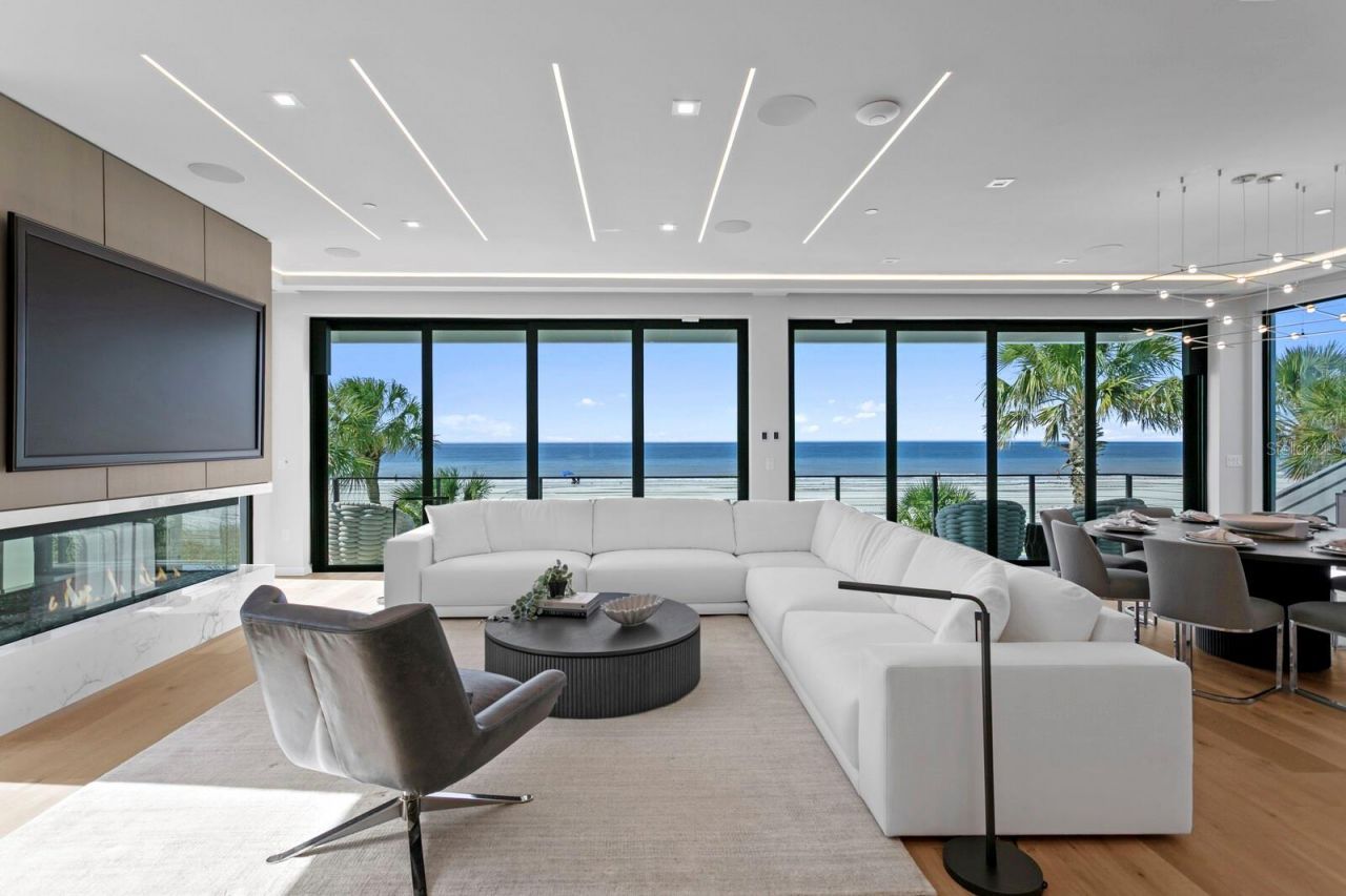 304 Gulf Boulevard, Indian Rocks Beach, FL 33785 Photo