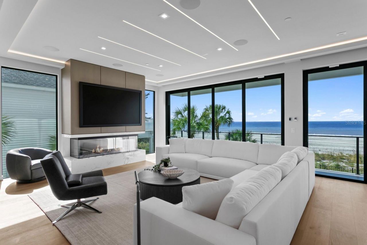 304 Gulf Boulevard, Indian Rocks Beach, FL 33785 Photo