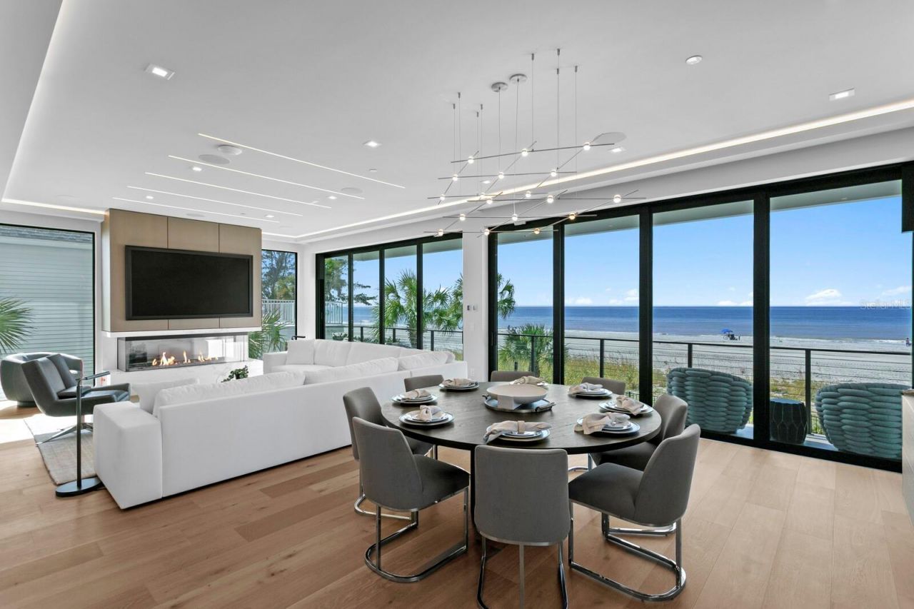 304 Gulf Boulevard, Indian Rocks Beach, FL 33785 Photo