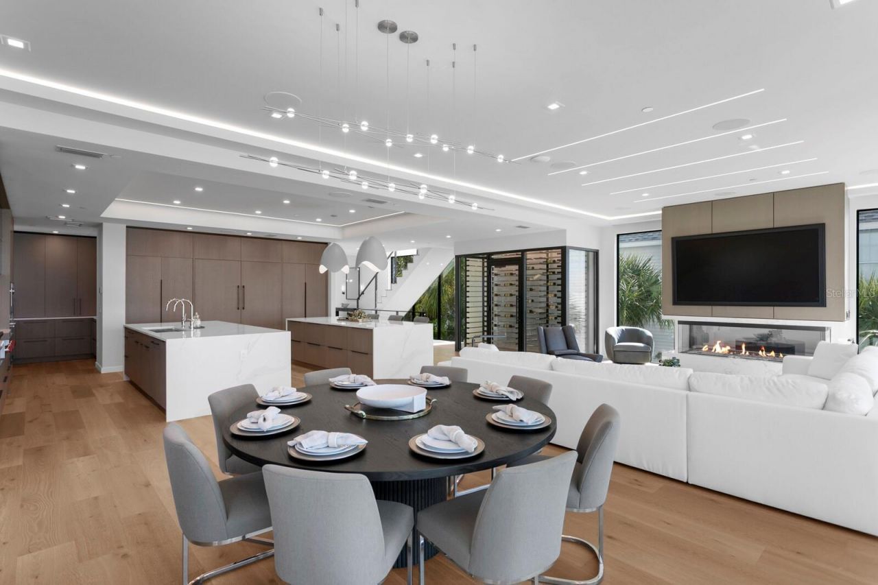 304 Gulf Boulevard, Indian Rocks Beach, FL 33785 Photo