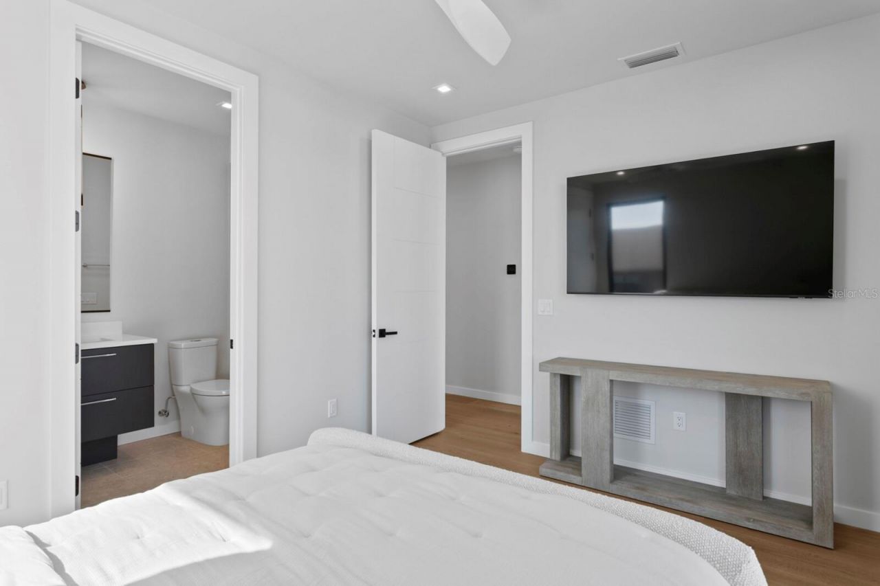 304 Gulf Boulevard, Indian Rocks Beach, FL 33785 Photo