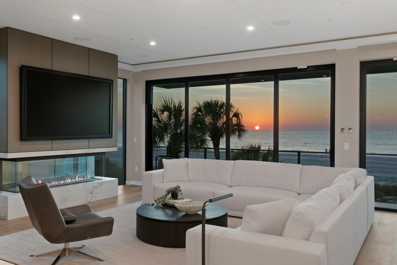 304 Gulf Boulevard, Indian Rocks Beach, FL 33785 Photo