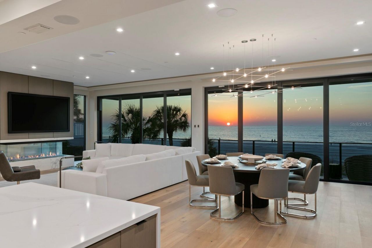 304 Gulf Boulevard, Indian Rocks Beach, FL 33785 Photo