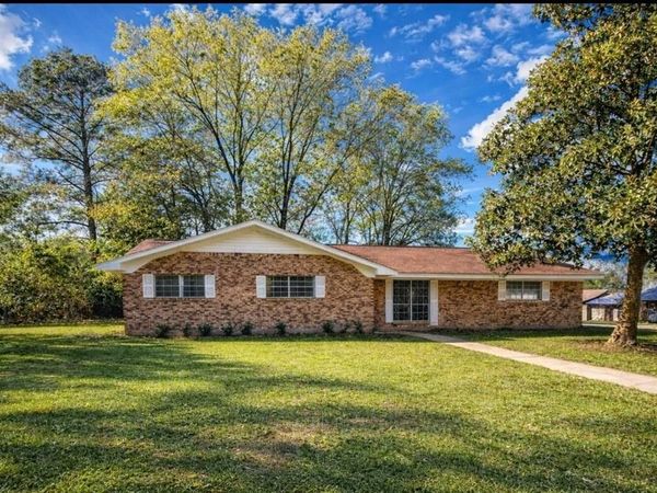 209 N KING Street, Winnfield, LA 71483