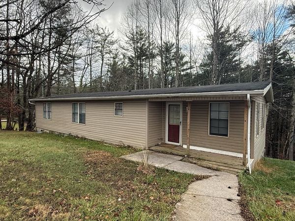 121 Caldwell St, Athens, WV 24712