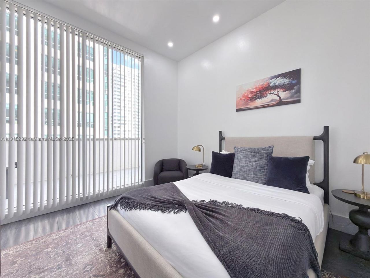 1200 Brickell Bay Dr, Unit 1406, Miami, FL 33131 Photo