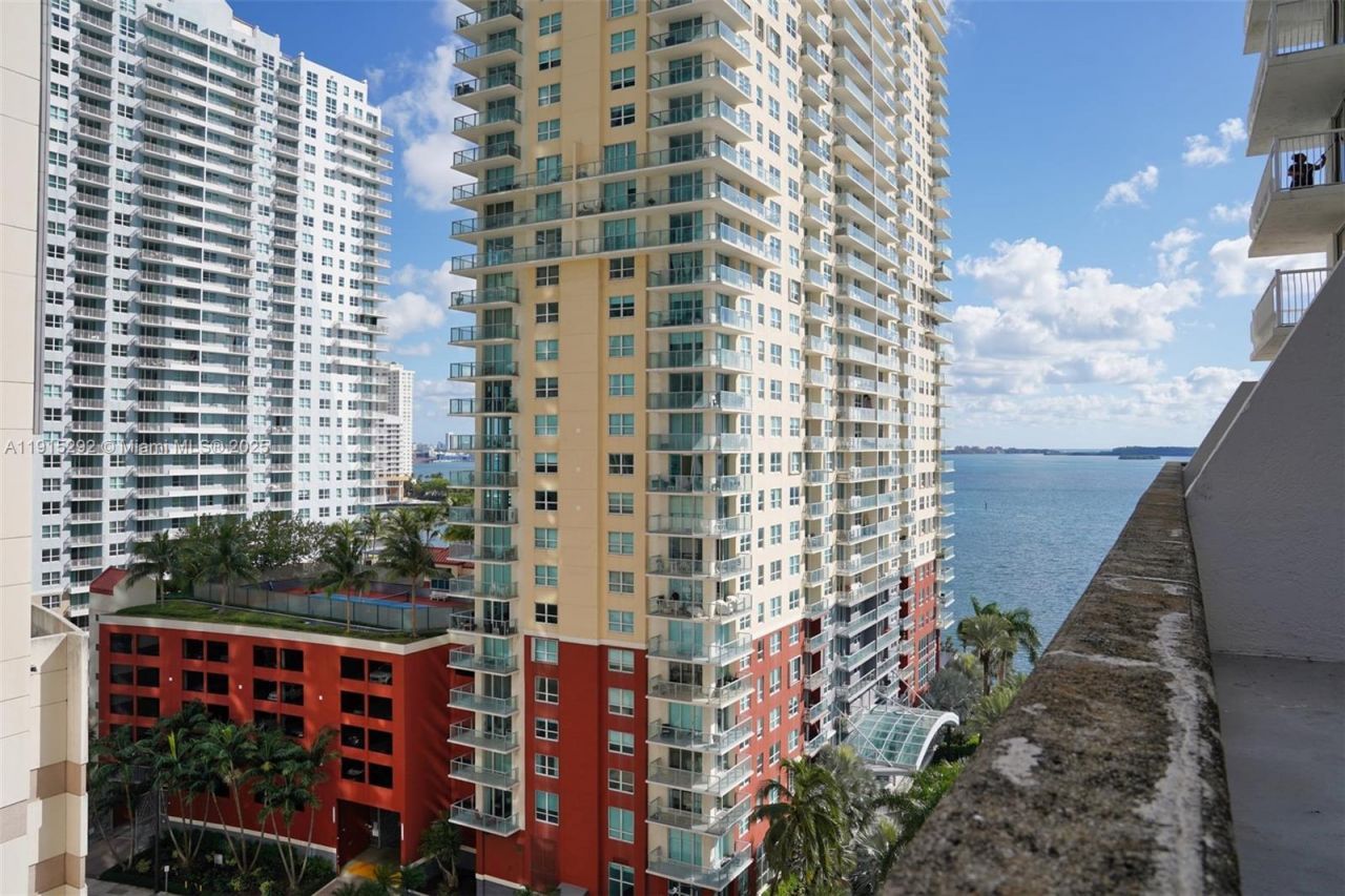 1200 Brickell Bay Dr, Unit 1406, Miami, FL 33131 Photo