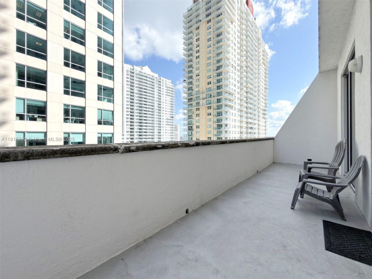 1200 Brickell Bay Dr, Unit 1406, Miami, FL 33131 Photo
