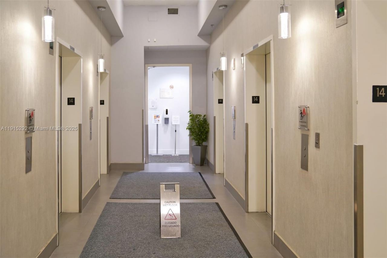 1200 Brickell Bay Dr, Unit 1406, Miami, FL 33131 Photo