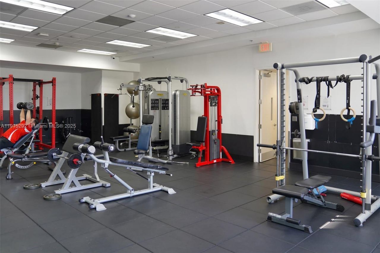 1200 Brickell Bay Dr, Unit 1406, Miami, FL 33131 Photo