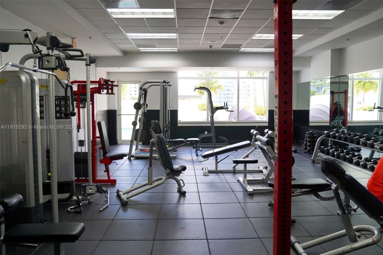 1200 Brickell Bay Dr, Unit 1406, Miami, FL 33131 Photo