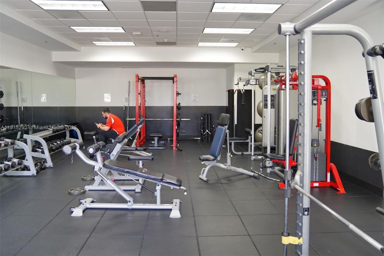 1200 Brickell Bay Dr, Unit 1406, Miami, FL 33131 Photo