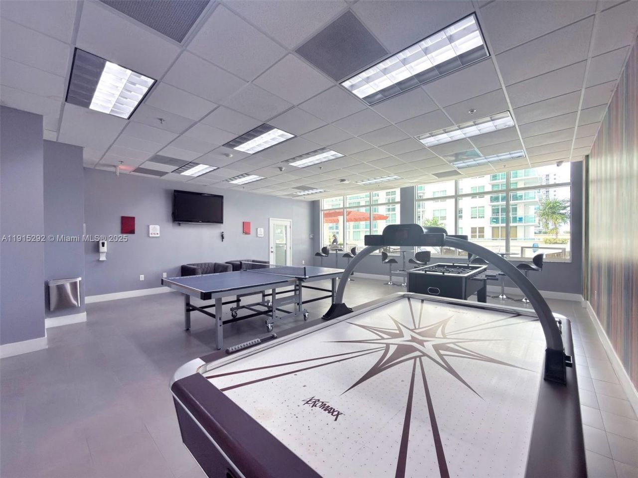 1200 Brickell Bay Dr, Unit 1406, Miami, FL 33131 Photo