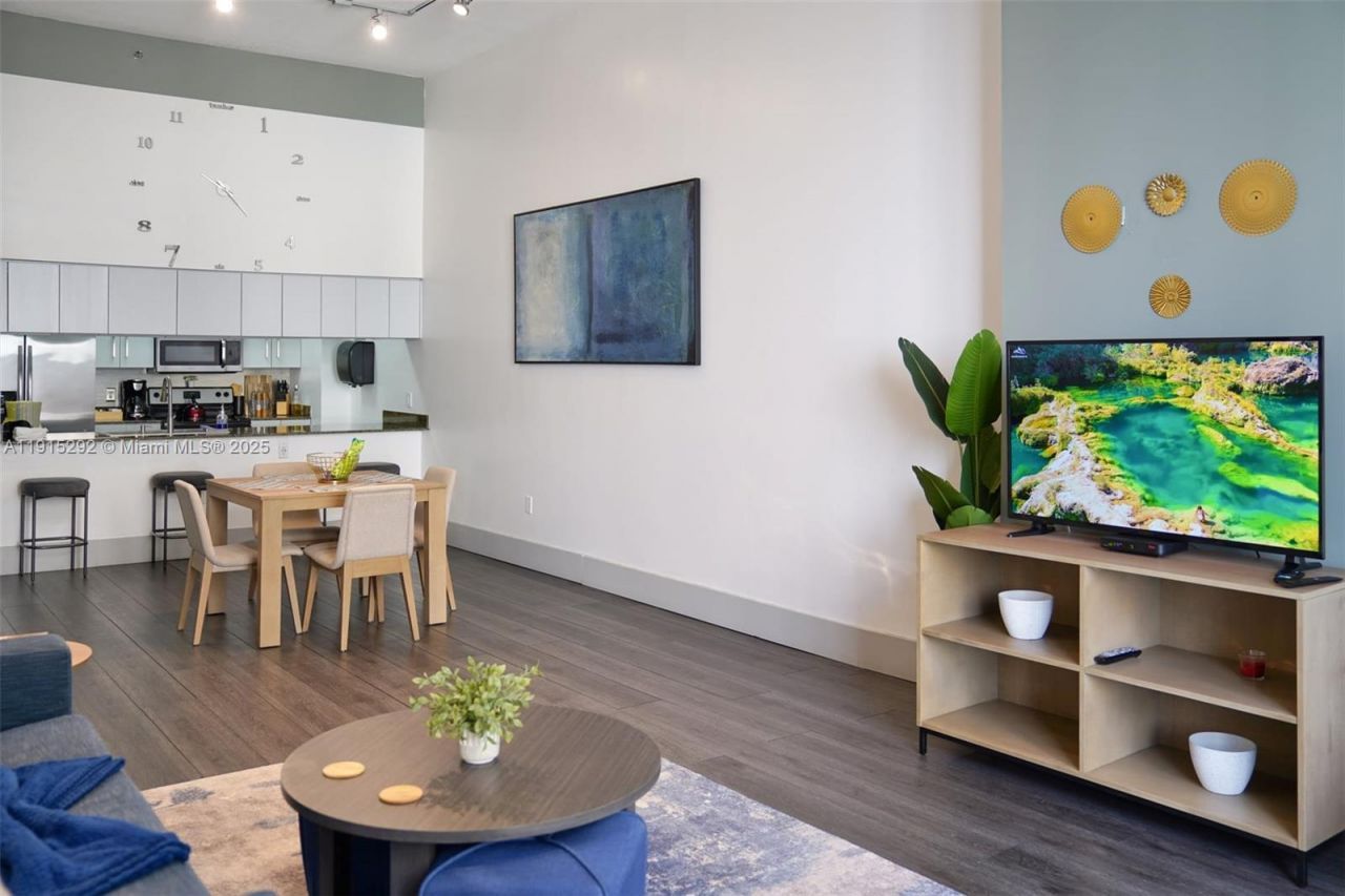 1200 Brickell Bay Dr, Unit 1406, Miami, FL 33131 Photo