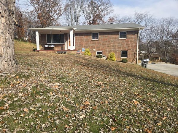 824 Pleasant View Drive, Dandridge, TN 37725