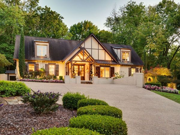 3807 Harding Pl, Nashville, TN 37215