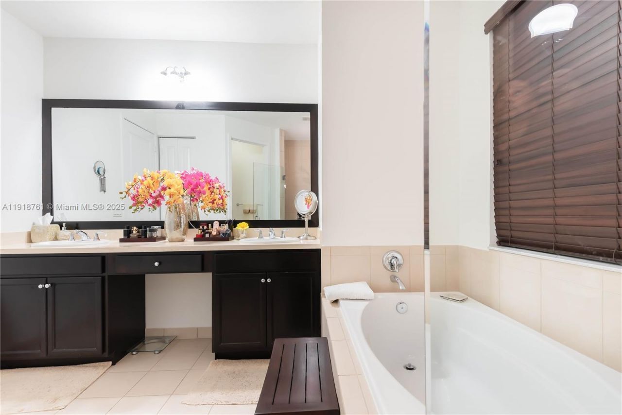 9735 W 34th Ct, Unit 9735, Hialeah, FL 33018 Photo