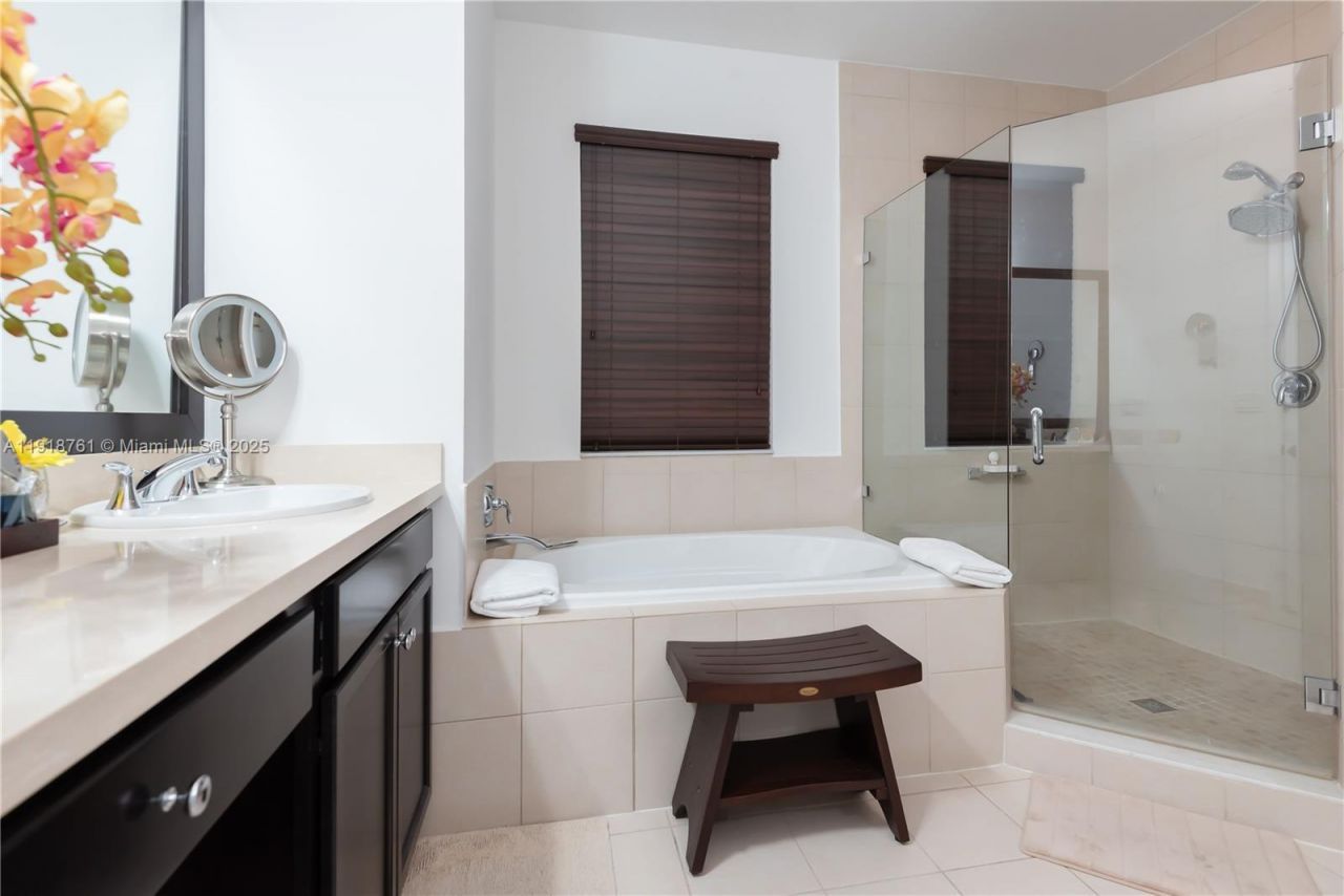 9735 W 34th Ct, Unit 9735, Hialeah, FL 33018 Photo