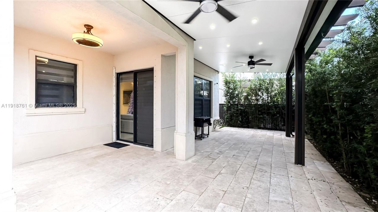 9735 W 34th Ct, Unit 9735, Hialeah, FL 33018 Photo