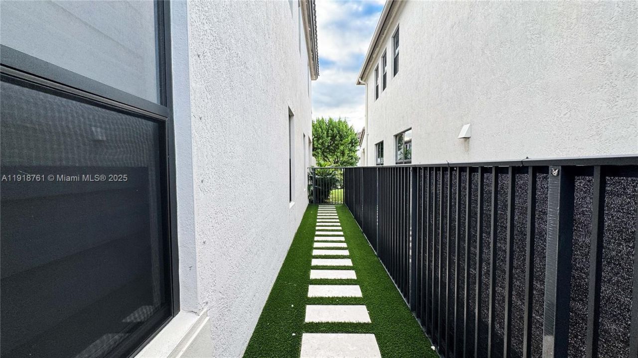 9735 W 34th Ct, Unit 9735, Hialeah, FL 33018 Photo