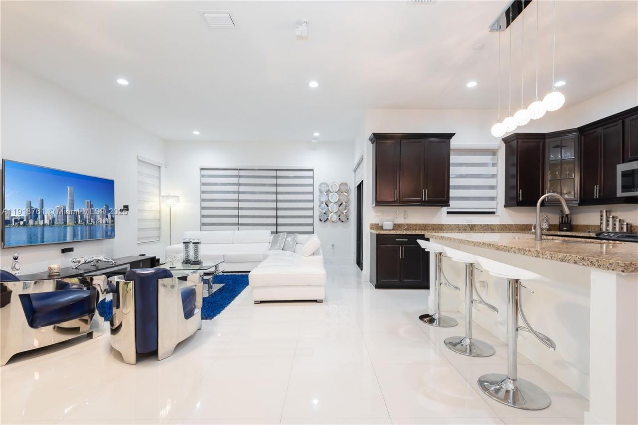 9735 W 34th Ct, Unit 9735, Hialeah, FL 33018 Photo