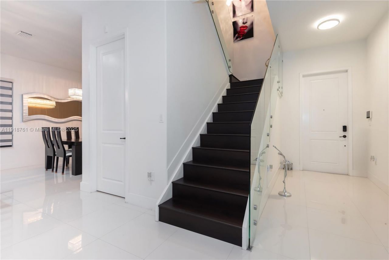 9735 W 34th Ct, Unit 9735, Hialeah, FL 33018 Photo