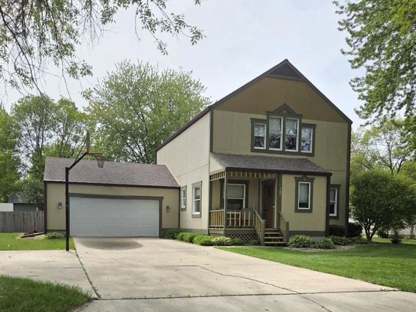 107 34Th Street W, Clear Lake, IA 50428