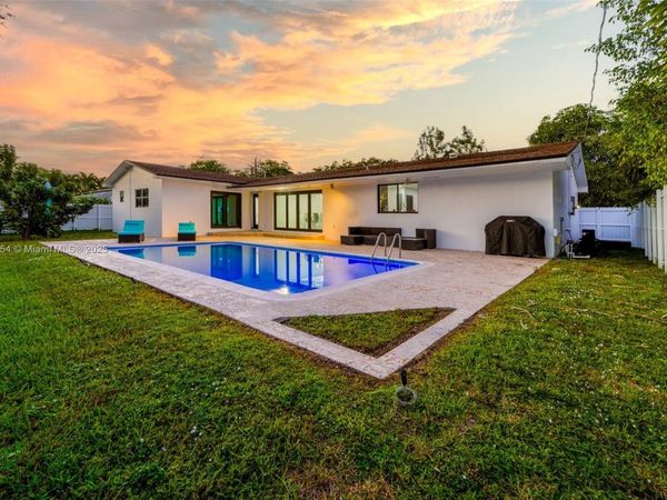 1850 NE 199th St, Miami, FL 33179