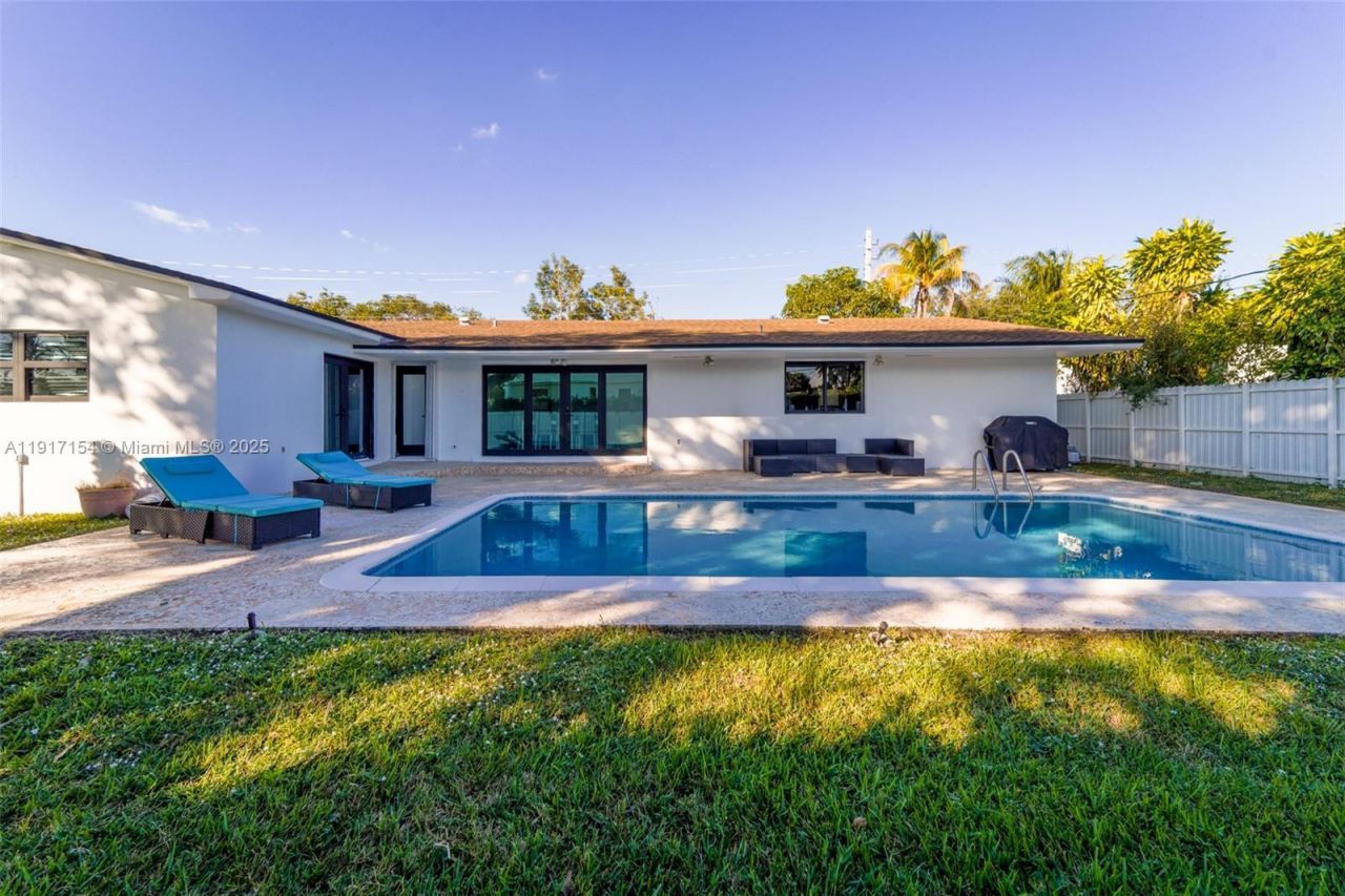 1850 NE 199th St, Miami, FL 33179 Photo
