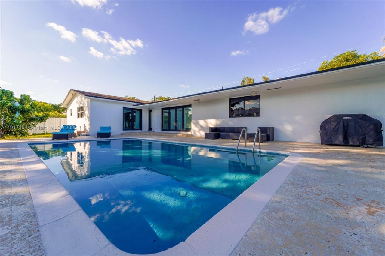 1850 NE 199th St, Miami, FL 33179 Photo