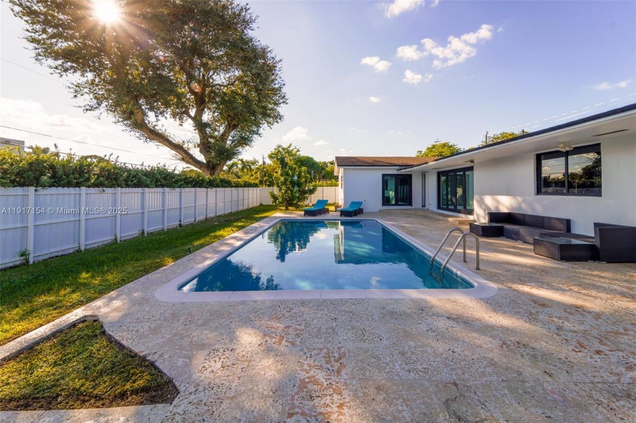 1850 NE 199th St, Miami, FL 33179 Photo