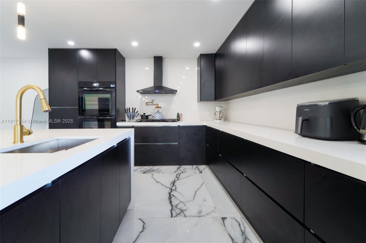 1850 NE 199th St, Miami, FL 33179 Photo