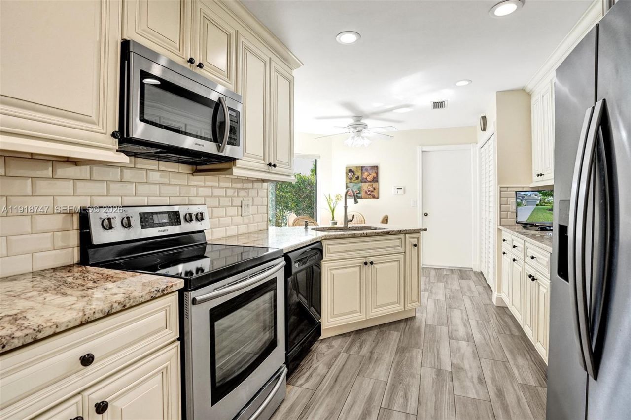 1140 Sand Drift Way, Unit B, West Palm Beach, FL 33411 Photo