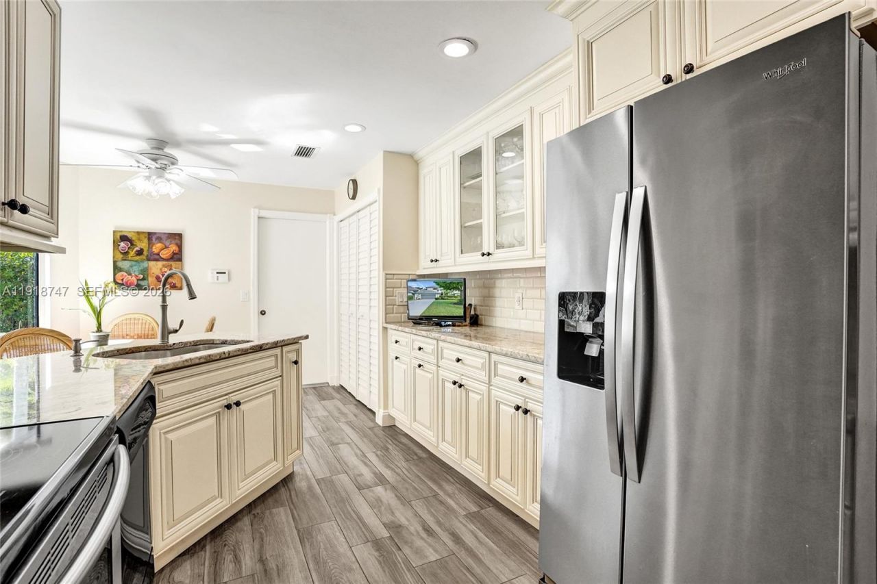1140 Sand Drift Way, Unit B, West Palm Beach, FL 33411 Photo