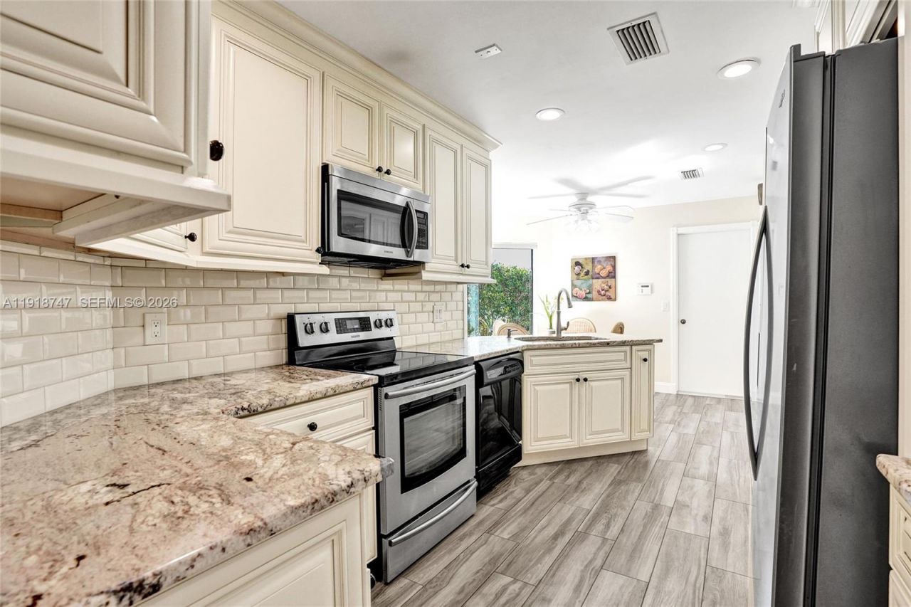 1140 Sand Drift Way, Unit B, West Palm Beach, FL 33411 Photo
