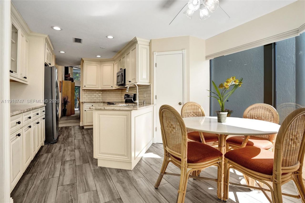 1140 Sand Drift Way, Unit B, West Palm Beach, FL 33411 Photo