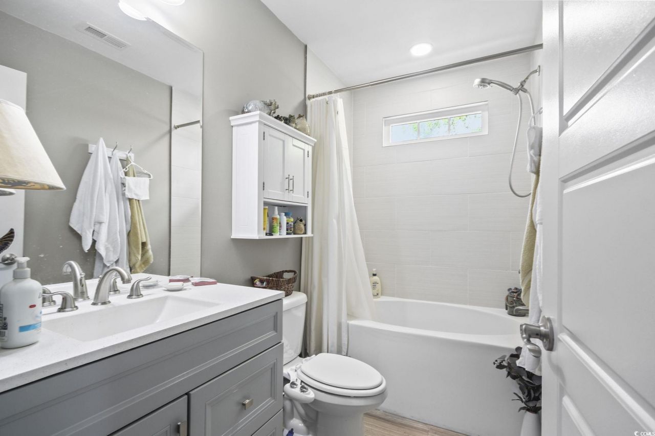 610 Bayview Dr. Photo 11