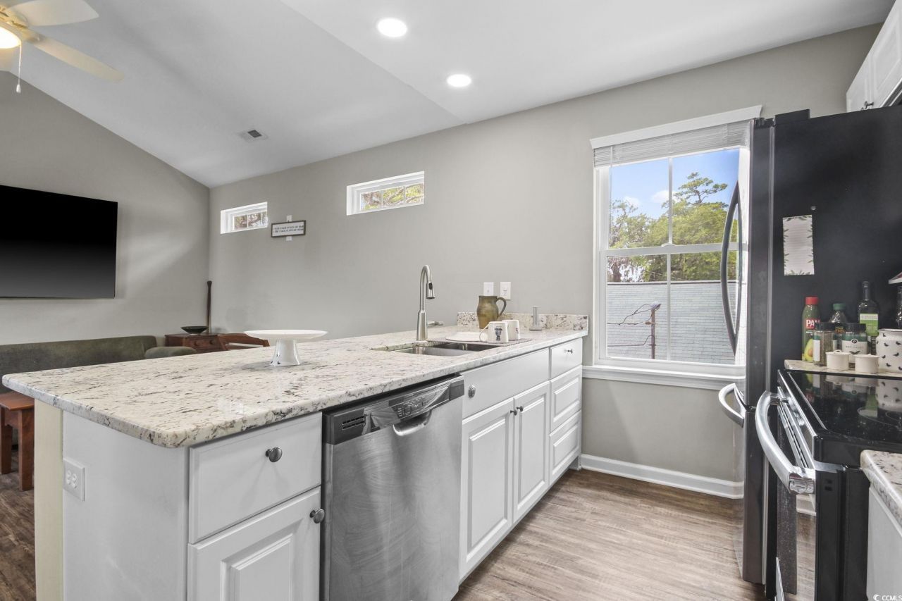 610 Bayview Dr. Photo 9