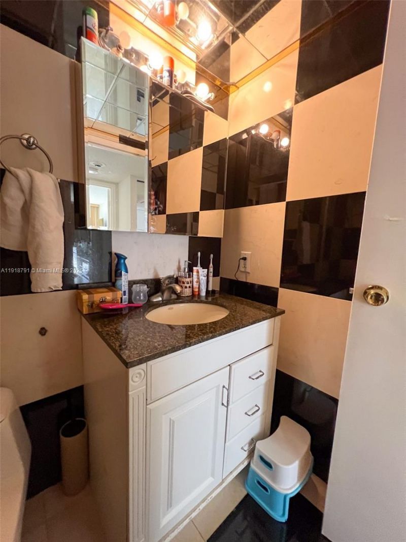 701 Three Islands Blvd, Unit 506, Hallandale Beach, FL 33009 Photo