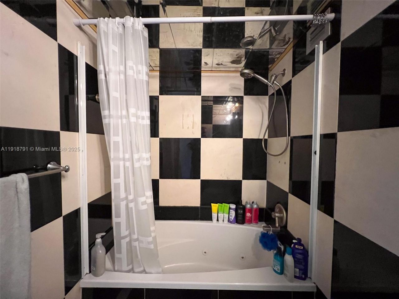 701 Three Islands Blvd, Unit 506, Hallandale Beach, FL 33009 Photo