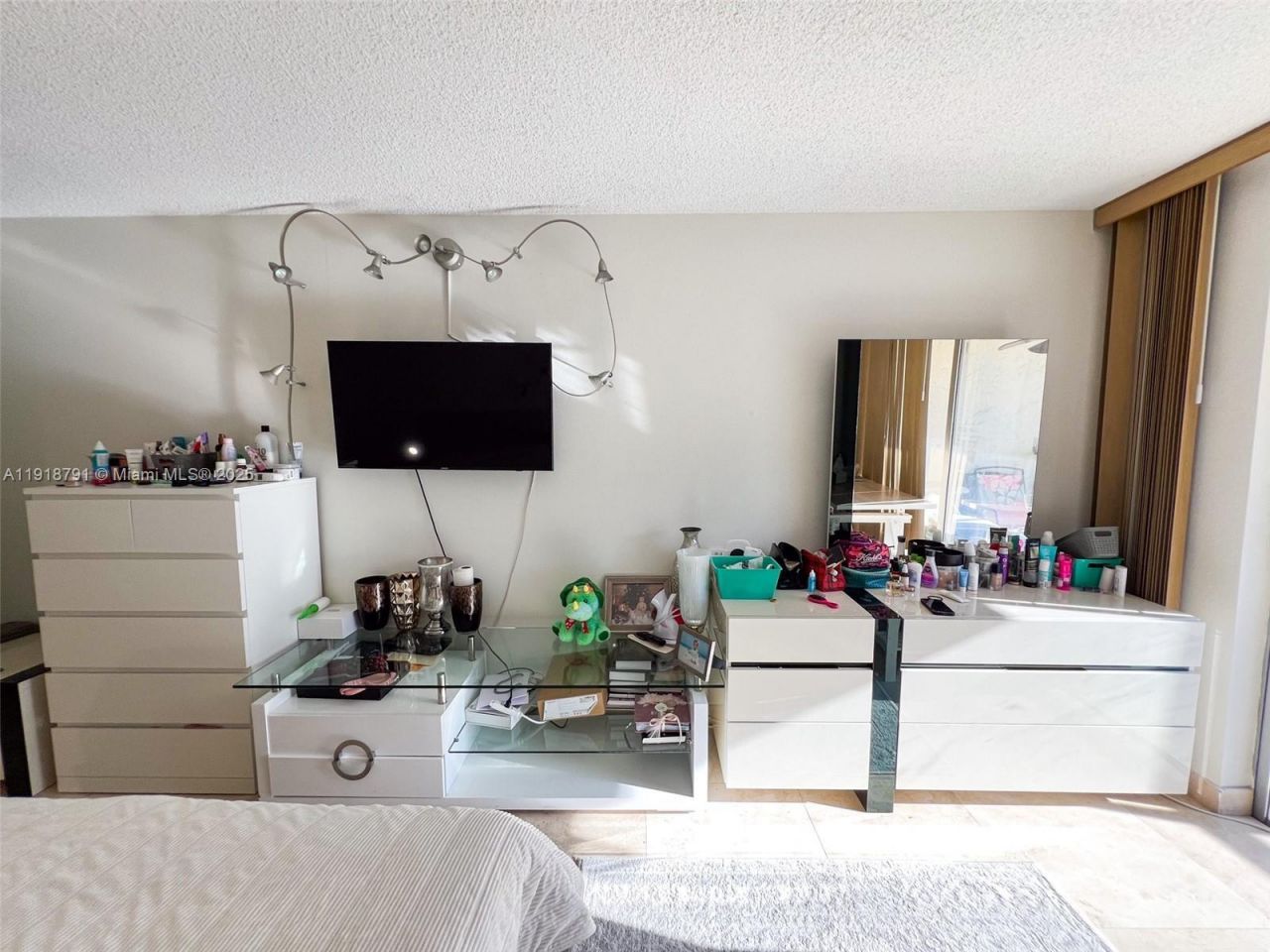 701 Three Islands Blvd, Unit 506, Hallandale Beach, FL 33009 Photo