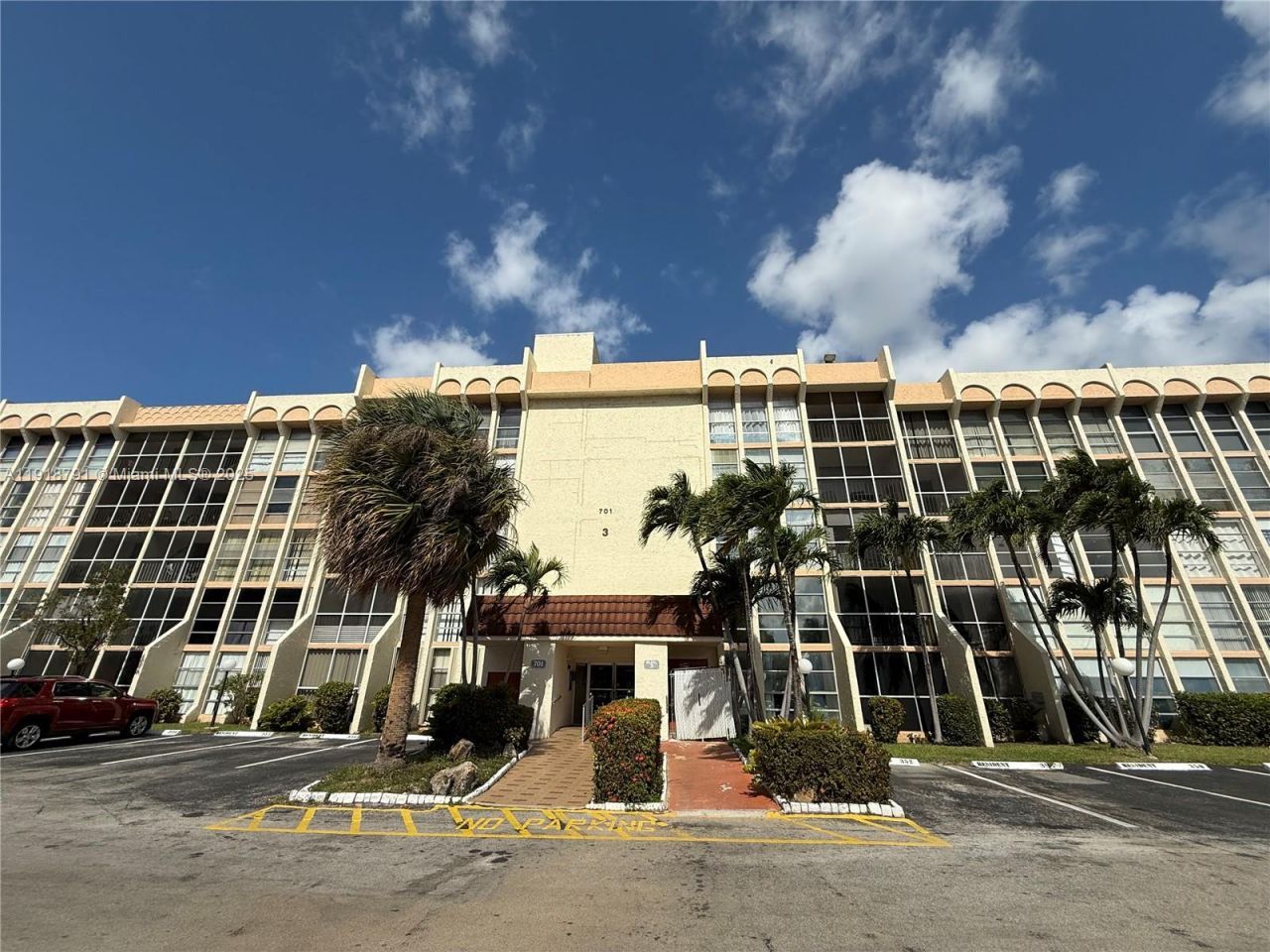 701 Three Islands Blvd, Unit 506, Hallandale Beach, FL 33009 Photo