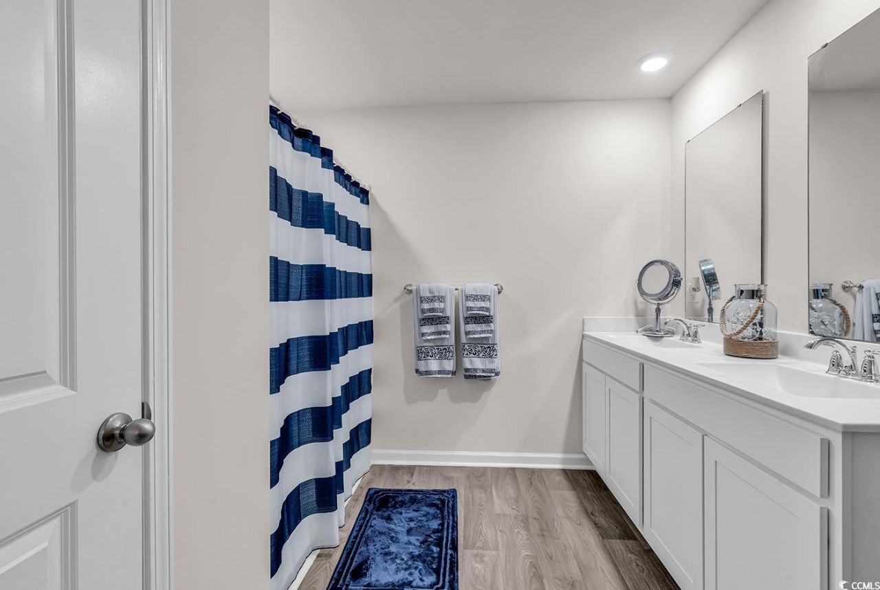 200 Seasons Trace Loop Photo 16