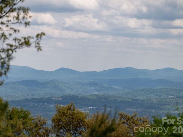 416 Summerset Drive, Hendersonville, NC 28792