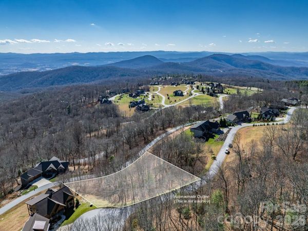 416 Summerset Drive, Hendersonville, NC 28792